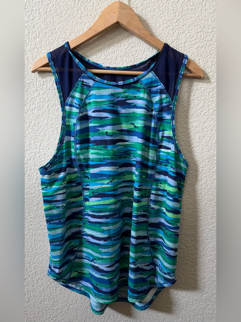 Lululemon Womens size LG 10/12 Seven Wonder Blue Multi Hero Sculpt Tank •measure
